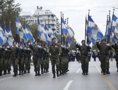 Εικόνες από τη στρατιωτική παρέλαση στη Θεσσαλονίκη (φωτό)